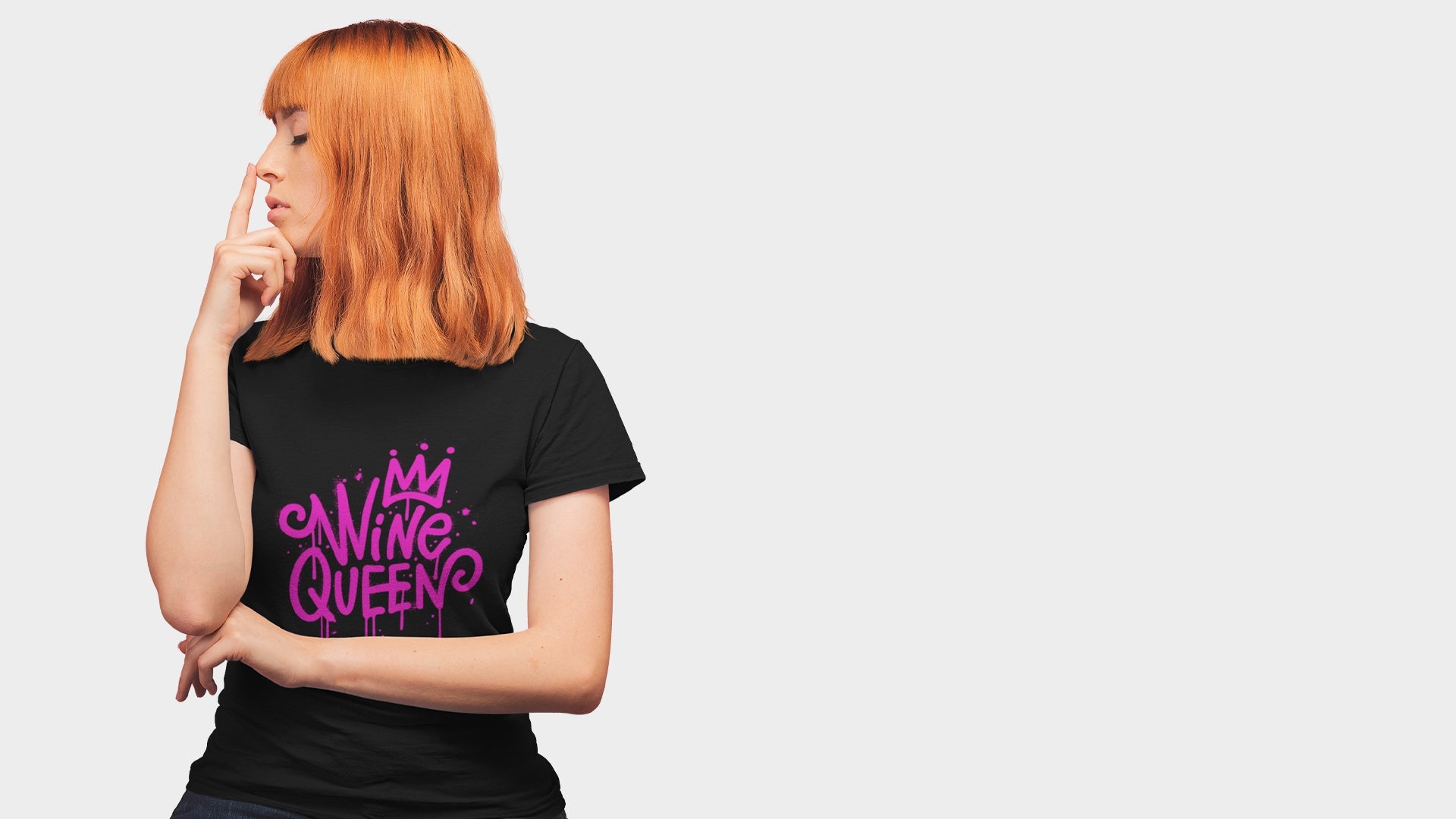 Black graphic t-shirt, stylish and humorous, ideal for fashionable and funny women's t-shirts.